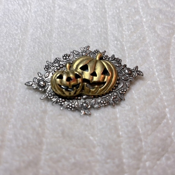 Halloween pumpkin 2 tone brooch handmade - Picture 1 of 3